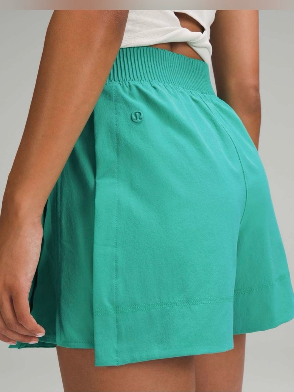 Lululemon Stretch Woven
Relaxed-Fit HR Short size XS Kelly Green - Picture 8 of 12